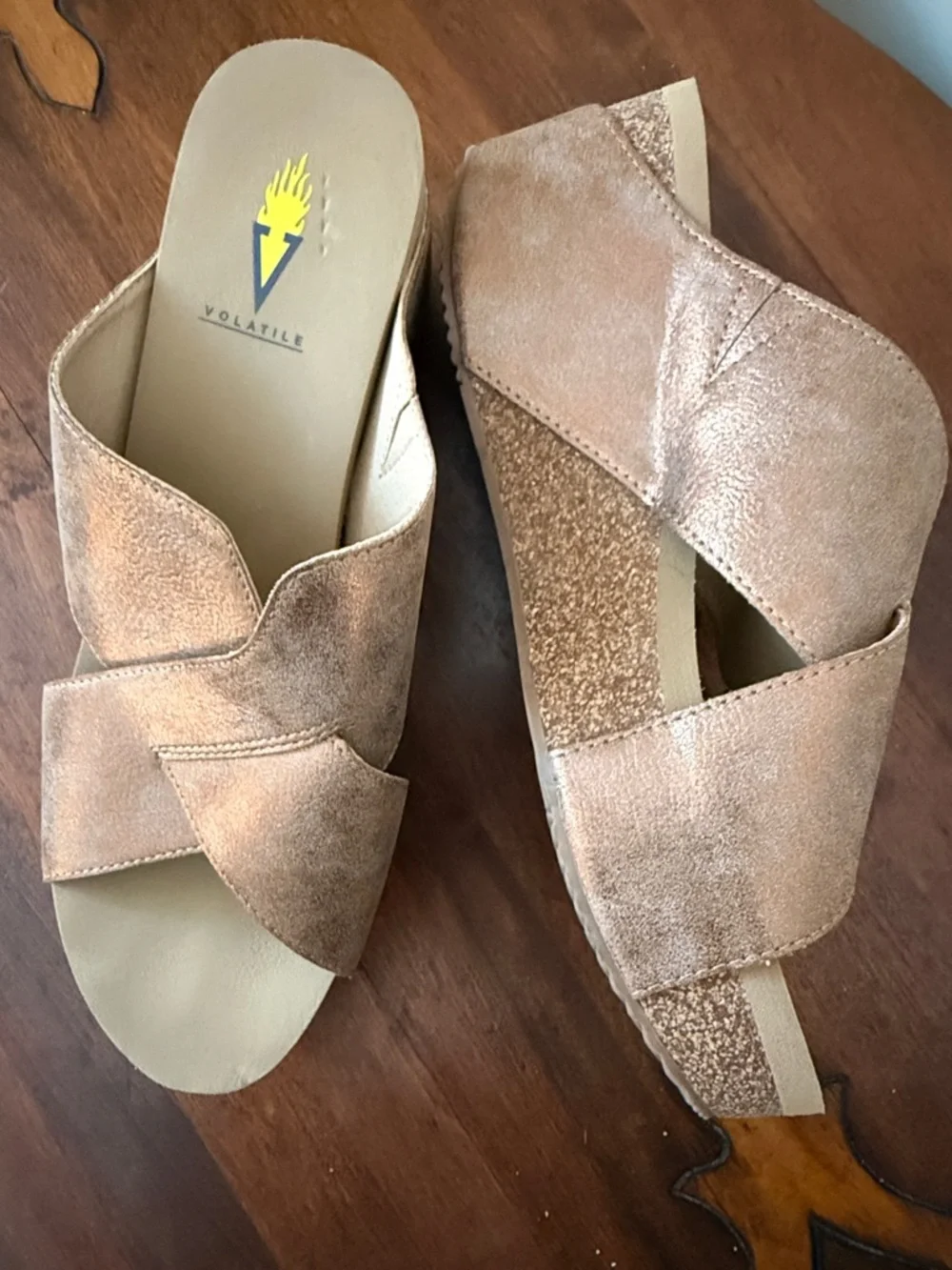 Volatile Firefly wedge in bronze, 9M, very gently worn (no box)
